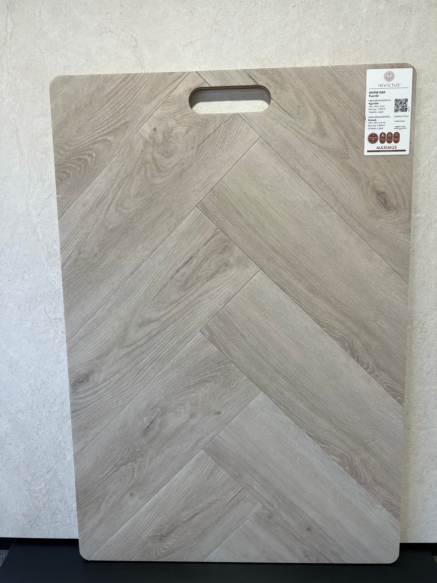 Invictus Maximus - Divine Oak - Pure 03 - Visgraat - Click